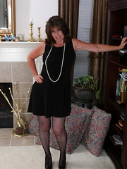 Mature housewive gets very wet