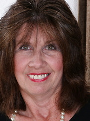 Mature housewive gets very wet