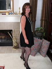 Mature housewive gets very wet