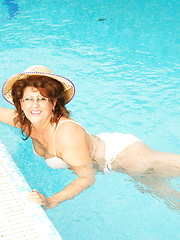This big housewife gets naughty at the pool